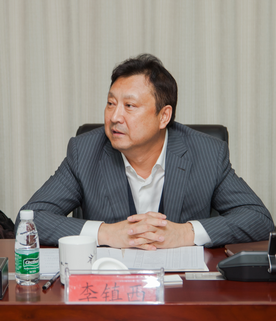 首页 动态消息 03 正文 协会副会长,包商银行董事长李镇西结合